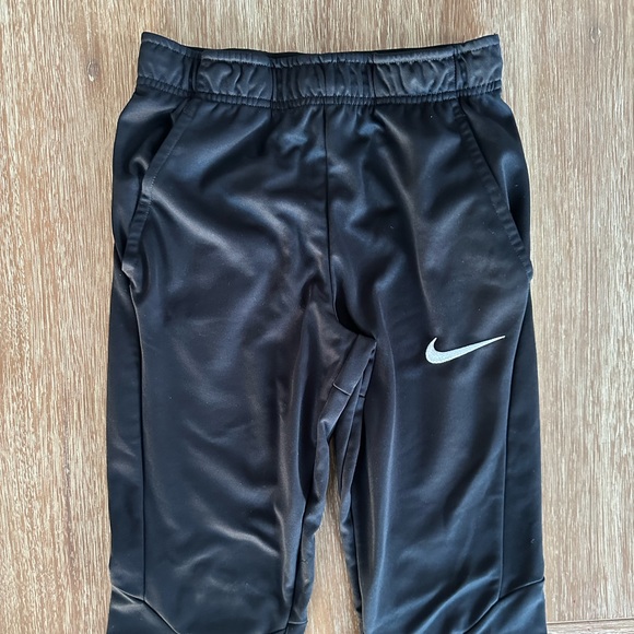 Nike Boys’ Black Dri-Fit Sweatpants Athletic Pant - Picture 3 of 7